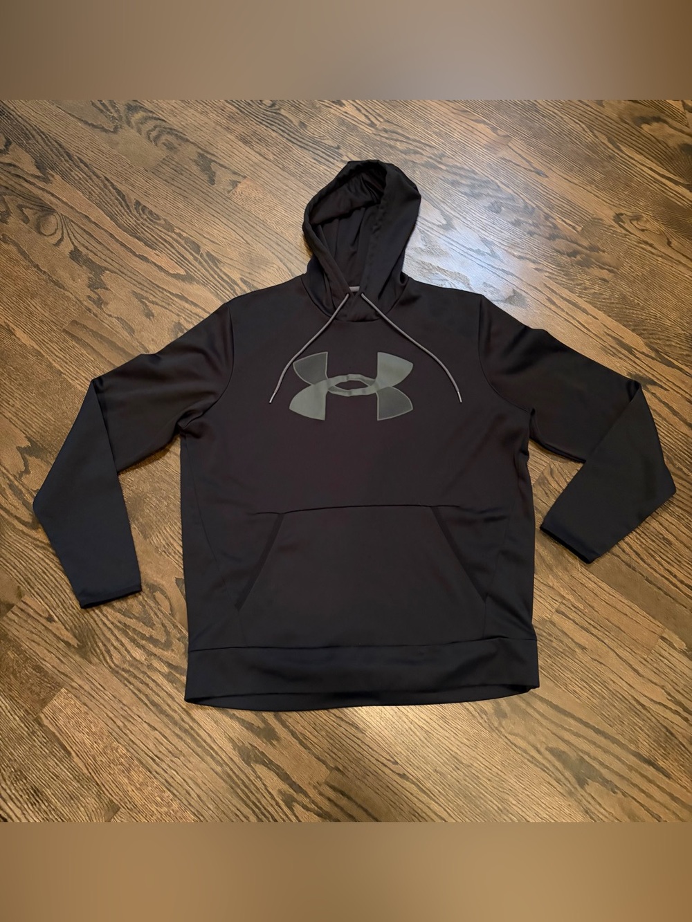 Under Armour Men’s Black Pullover Hoodie with Gray Logo with front pouch pocket